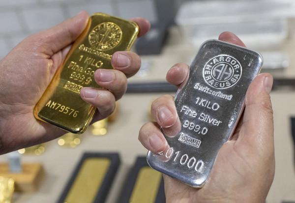  Argor-Heraeus' CEO Robin Kolvenbach holds one kilo bars of silver and gold at the plant of refiner and bar manufacturer Argor-Heraeus in Mendrisio, Switzerland, July 13, 2022.